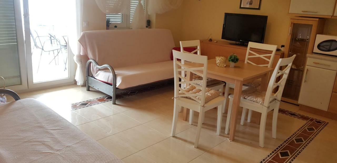 App Lolly Apartment Selce Exterior photo